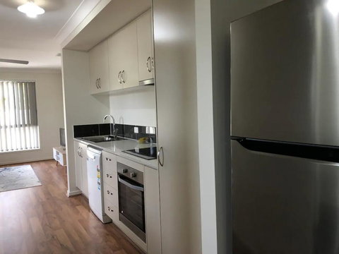 Modern Unit Near To Surfers Paradise - Hervey Bay Accommodation 3