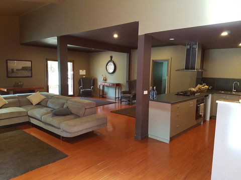Montrose Barn House - Tourism Hervey Bay 2