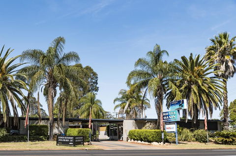 Motel Oasis - Tourism Hervey Bay 0
