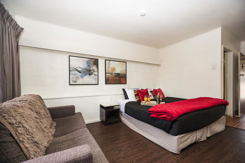 Motel Oasis - Tourism Hervey Bay 1