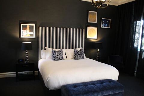 Mrs Banks Hotel - Hervey Bay Accommodation 0
