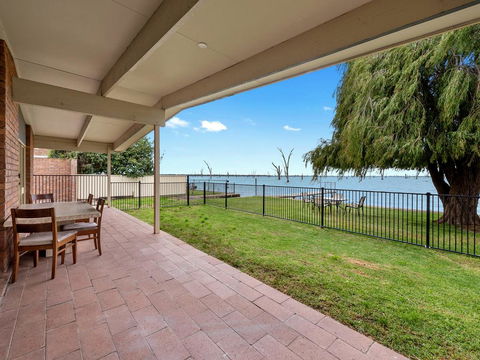 Mulwala Waterside - Hervey Bay Accommodation 2