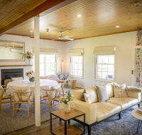 Myrtle Tree Lodge - Flowers Kangaroo Valley - Tourism Hervey Bay