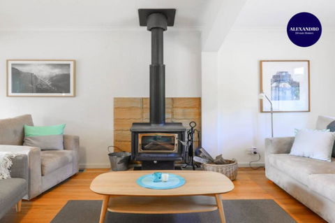 NATURE LOVERS DREAM // FIREPLACE //ACCESS TO HIKES - Hervey Bay Accommodation 3