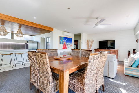 Nautilus Beachfront Villas & Spa - Hervey Bay Accommodation 2