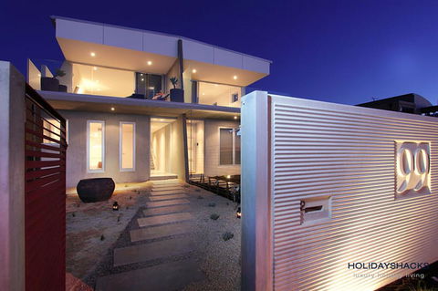 Nautilus Villa Luxury Retreat, Modern, Large Double Beachfront Townhouse, Water Views - Tourism Hervey Bay 0