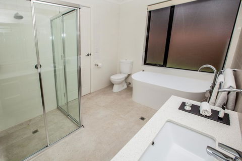 Neagles Retreat Villas - Tourism Hervey Bay 2