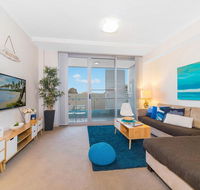 Near Airport  Train Station Stylish Two-Story Apartment - Hervey Bay Accommodation