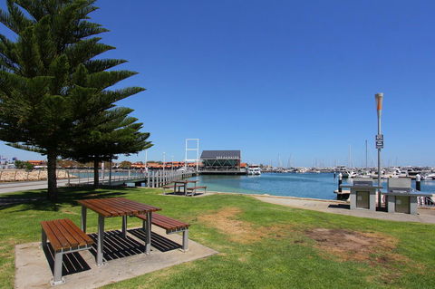 Hillarys Marina Apartment - Hervey Bay Accommodation 41