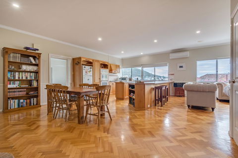 Serpentine Rose - Hervey Bay Accommodation 4