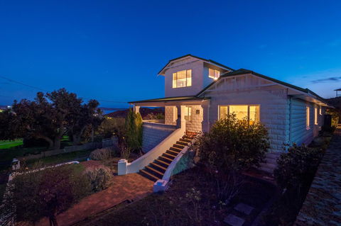 Serpentine Rose - Hervey Bay Accommodation 1