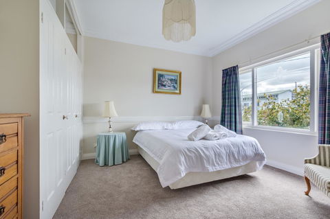 Serpentine Rose - Hervey Bay Accommodation 8