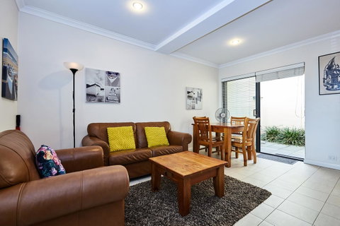 Fremantle Townhouse U/5 - Hervey Bay Accommodation 3