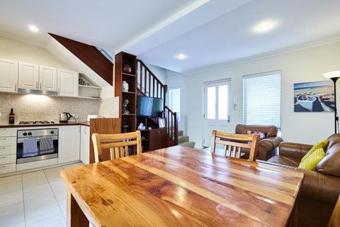 Fremantle Townhouse U/5 - Hervey Bay Accommodation 2