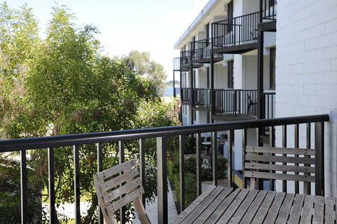 Lodestar Waterside Apartments - Tourism Hervey Bay 36