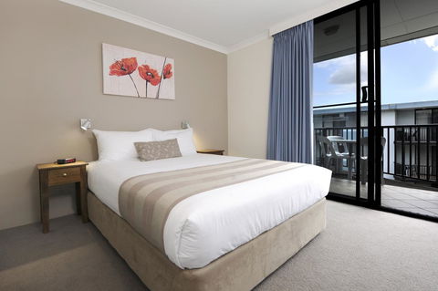 Lodestar Waterside Apartments - Tourism Hervey Bay 6