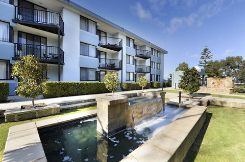 Lodestar Waterside Apartments - Tourism Hervey Bay 2