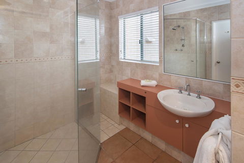 Bayshore Beachside Resort - Hervey Bay Accommodation 21