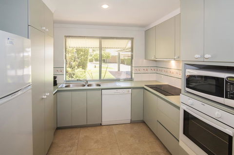 Bayshore Beachside Resort - Hervey Bay Accommodation 12