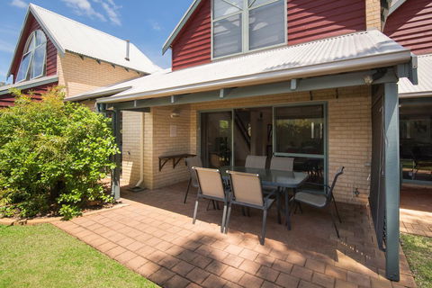 Bayshore Beachside Resort - Hervey Bay Accommodation 14