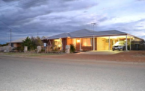 Beach Place @ Leeman - Tourism Hervey Bay 0