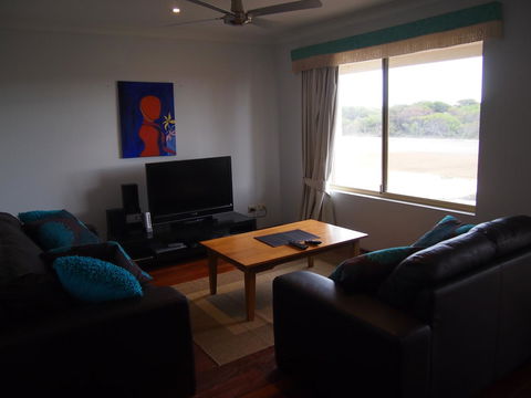 Beach Place @ Leeman - Tourism Hervey Bay 8