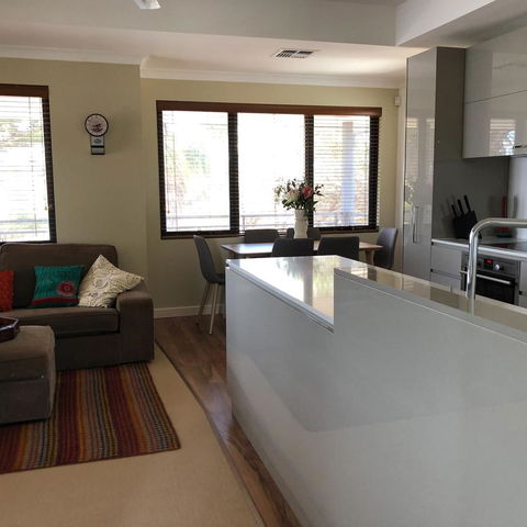 Mullaloo Beachfront Retreat - Hervey Bay Accommodation 4