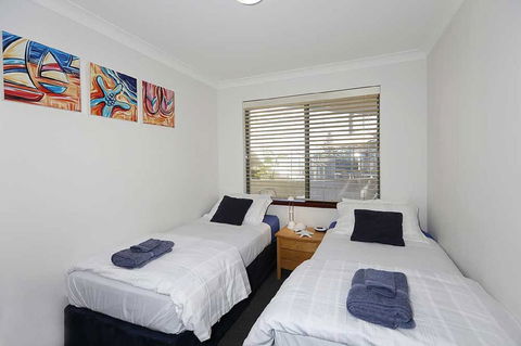Beachfront @ Scarbs - Hervey Bay Accommodation 8