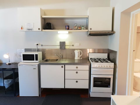 Stirling Apartments - Studio 1 - Hervey Bay Accommodation 1