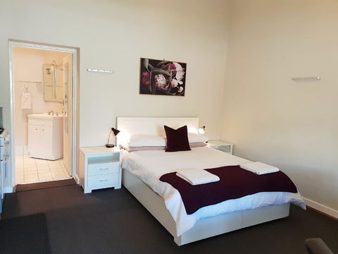 Stirling Apartments - Studio 1 - Hervey Bay Accommodation 0