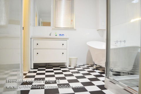 Fremantle Colonial Home - Tourism Hervey Bay 29