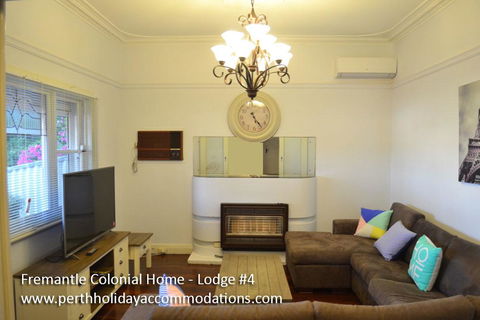 Fremantle Colonial Home - Tourism Hervey Bay 27