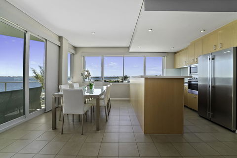 Luxury Suite Bunbury - Hervey Bay Accommodation 9