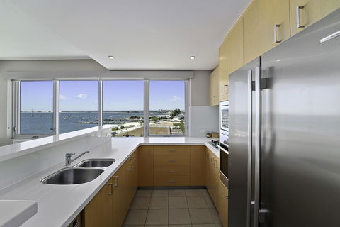 Luxury Suite Bunbury - Hervey Bay Accommodation 8