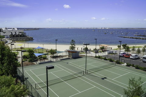 Luxury Suite Bunbury - Hervey Bay Accommodation 1