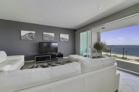 Luxury Suite Bunbury - Hervey Bay Accommodation 5