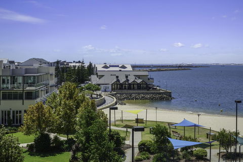 Luxury Suite Bunbury - Hervey Bay Accommodation 0