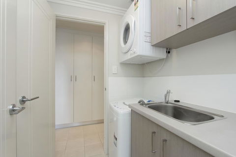 Zappeion Apartments - Tourism Hervey Bay 29