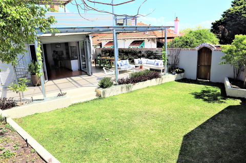 Fremantle Heritage Home For You To Enjoy! - Tourism Hervey Bay 13