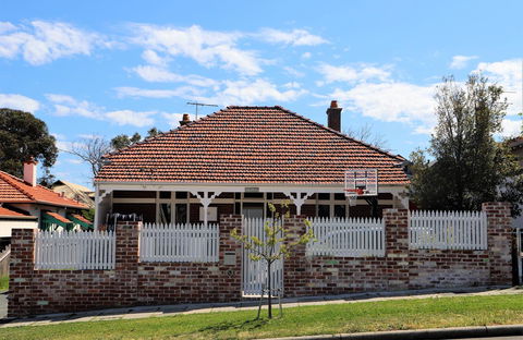 Fremantle Heritage Home For You To Enjoy! - Tourism Hervey Bay 0