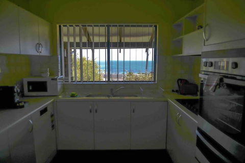 Geraldton Holliday Villas - Hervey Bay Accommodation 3