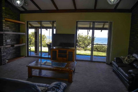 Geraldton Holliday Villas - Hervey Bay Accommodation 10