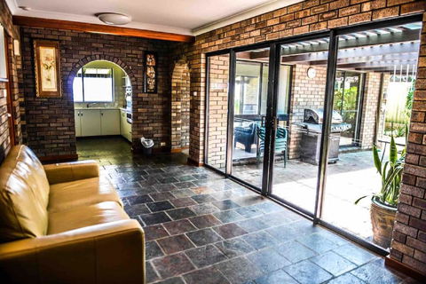 Geraldton Holliday Villas - Hervey Bay Accommodation 11