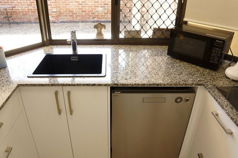 Suffolk House - Hervey Bay Accommodation 11
