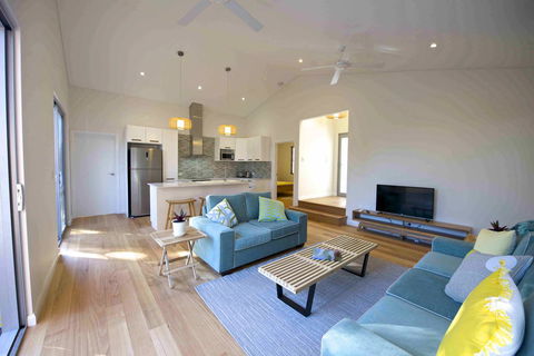 Sunny Blinco Street House - Hervey Bay Accommodation 2