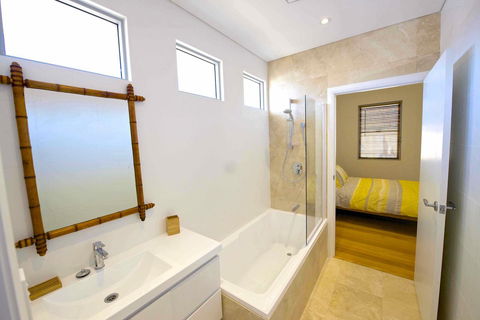 Sunny Blinco Street House - Hervey Bay Accommodation 9