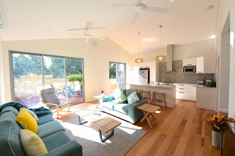 Sunny Blinco Street House - Hervey Bay Accommodation 0