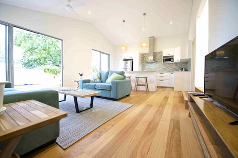 Sunny Blinco Street House - Hervey Bay Accommodation 1
