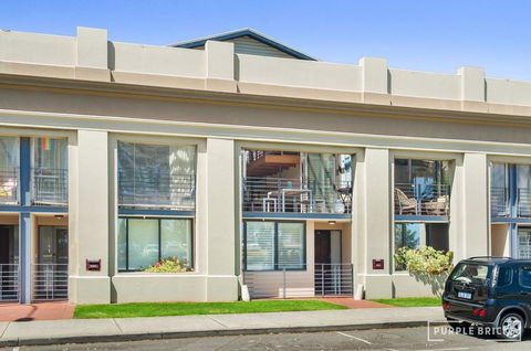 Spacious Central Townhouse - Hervey Bay Accommodation 11