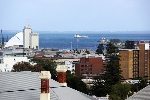 Studio 208 With Ocean Views - Hervey Bay Accommodation 19